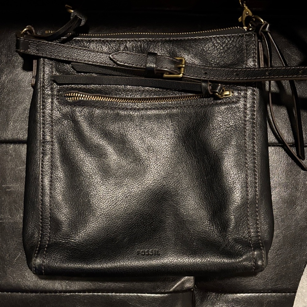 Fossil Black Leather Shoulder Bag with Gold Details